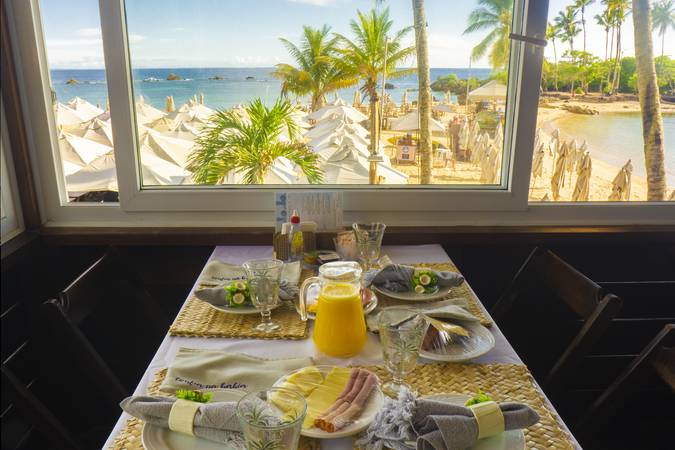 Café da manhã com a vista para o mar